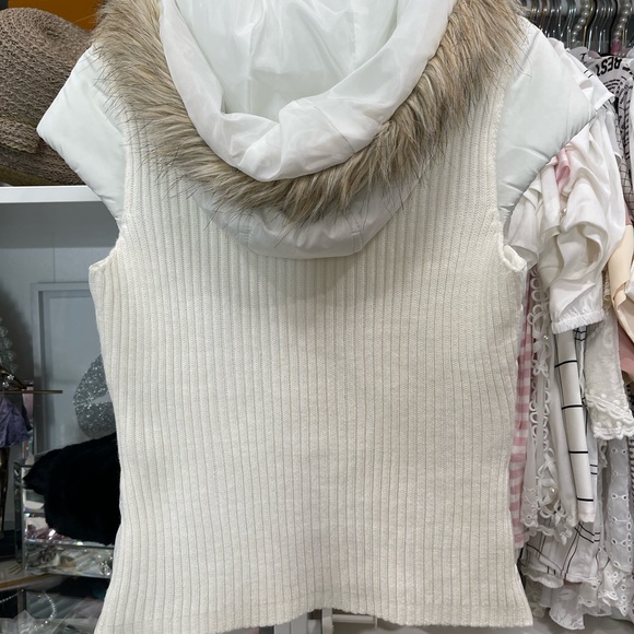 Off White Quilted Puffer Vest faux fur collar Hoodie Size M Vest LAST CALL ITEM! - Picture 3 of 10